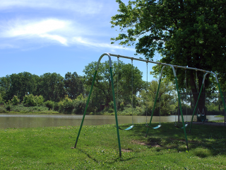 Cherokee Lakes - Swing Set